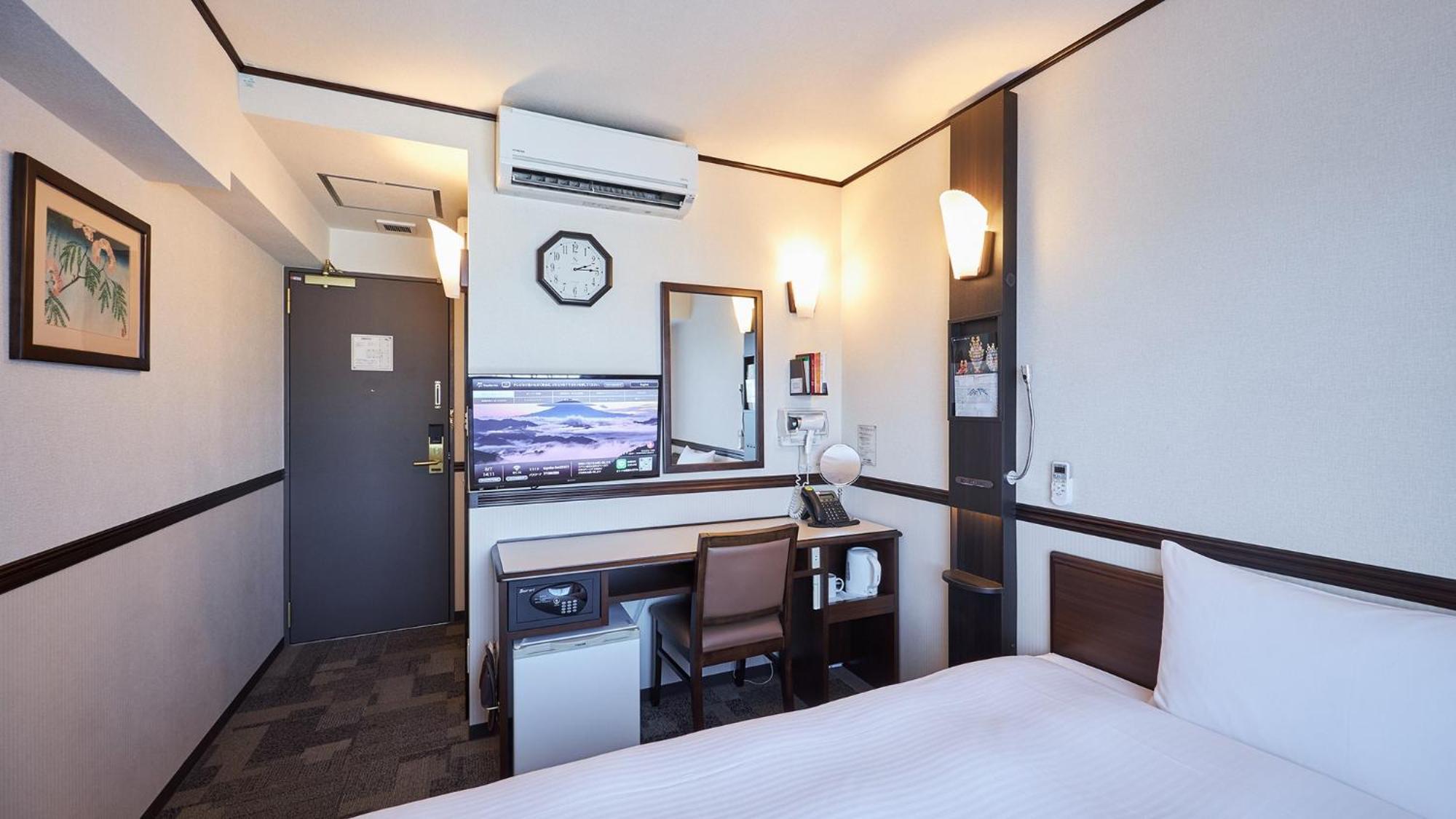 Toyoko Inn Tokyo Eki Yaesu Kita Guchi Exterior photo