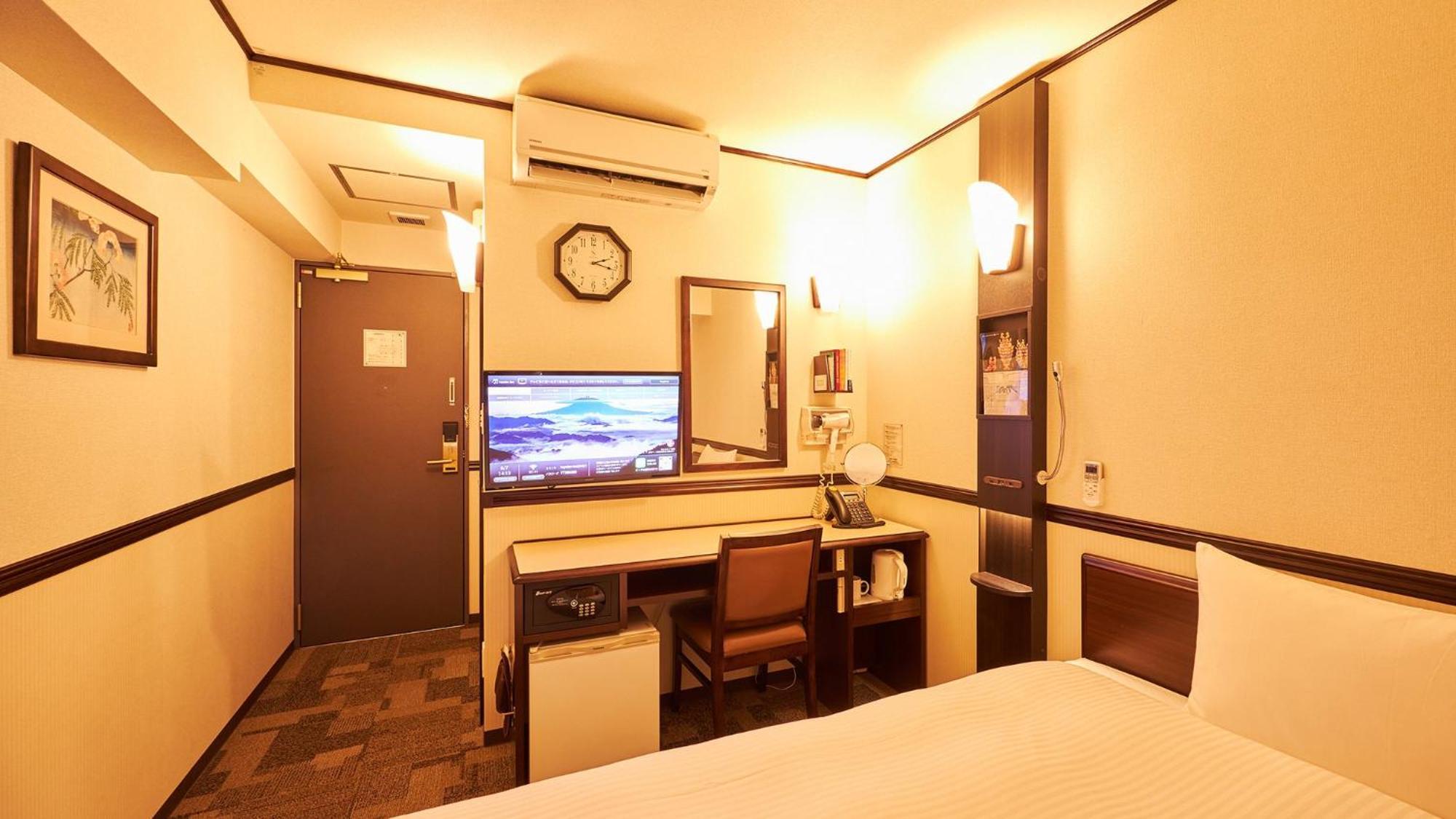 Toyoko Inn Tokyo Eki Yaesu Kita Guchi Room photo