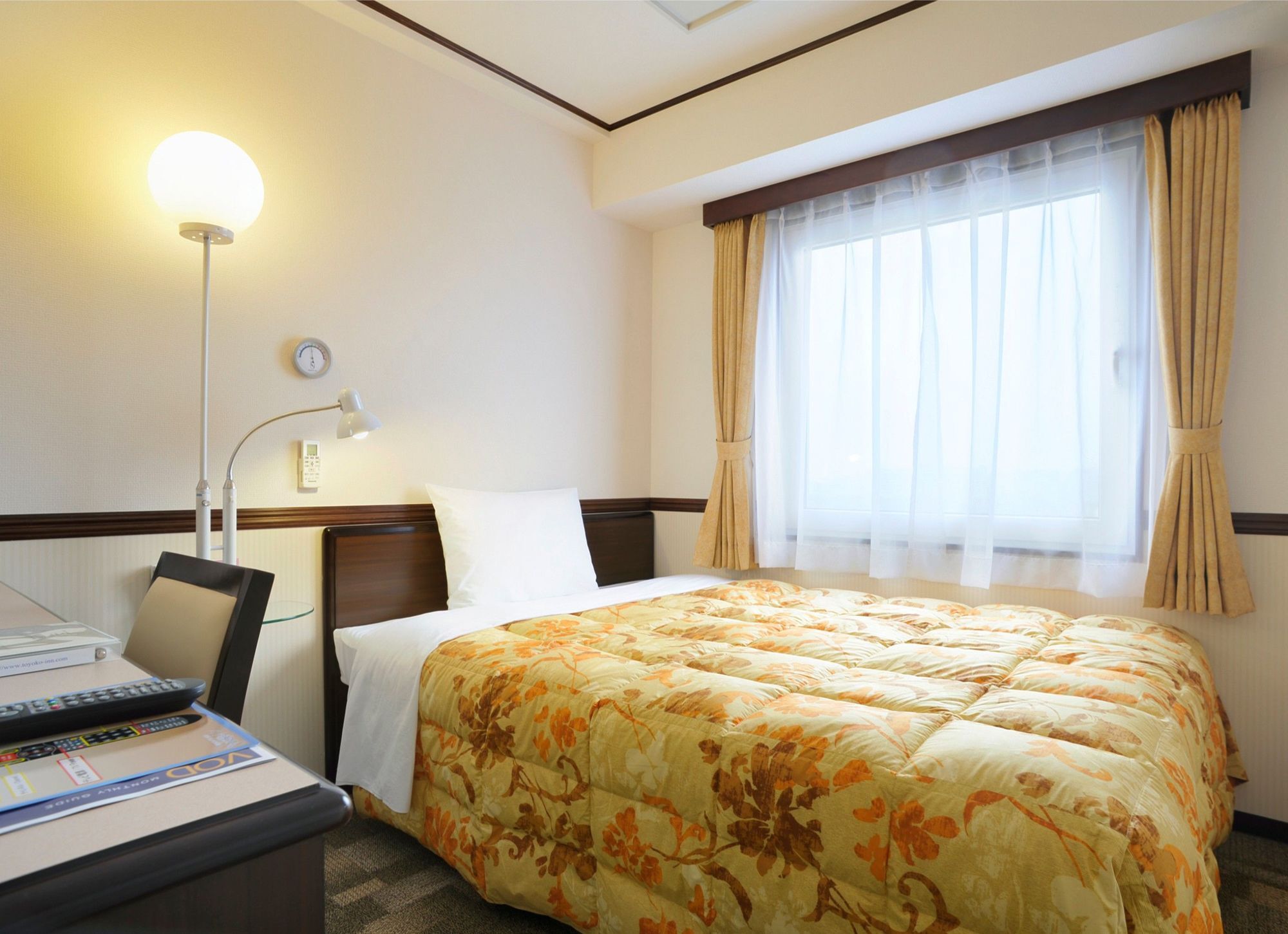 Toyoko Inn Tokyo Eki Yaesu Kita Guchi Exterior photo